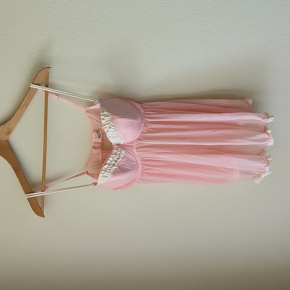 Jezebel pink camisole white ruffle trim padded bra Sz S soft powder pink